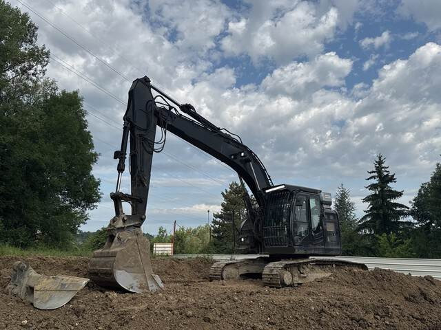 Hitachi ZX225USLC-6 - Гусеничный экскаватор: фото 1 Hitachi ZX225USLC-6 - Гусеничный экскаватор: фото 1
