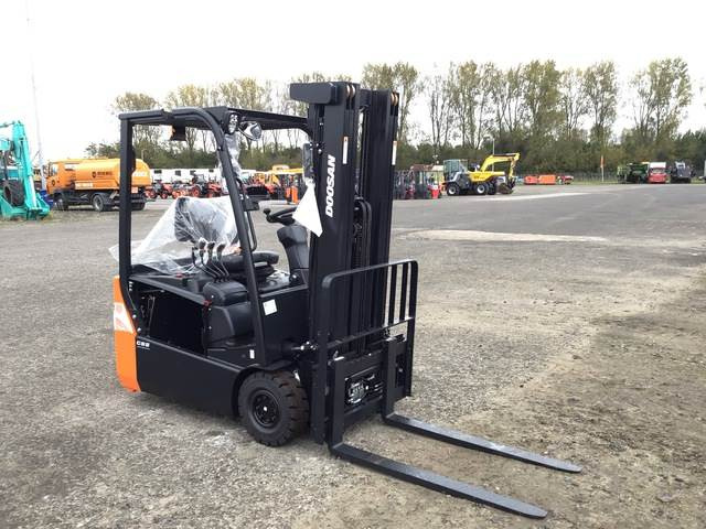 Doosan B15T-7 PLUS - Электропогрузчик: фото 4 Doosan B15T-7 PLUS - Электропогрузчик: фото 4