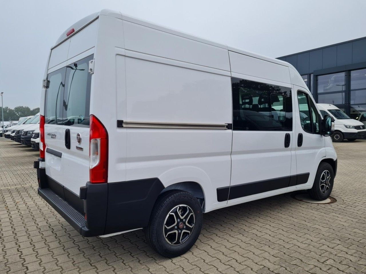 Fiat Ducato 35 Kasten Doka 7-Sitze 2x Schiebetür Maxi - Цельнометаллический фургон, Грузопассажирский фургон: фото 5 Fiat Ducato 35 Kasten Doka 7-Sitze 2x Schiebetür Maxi - Цельнометаллический фургон, Грузопассажирский фургон: фото 5
