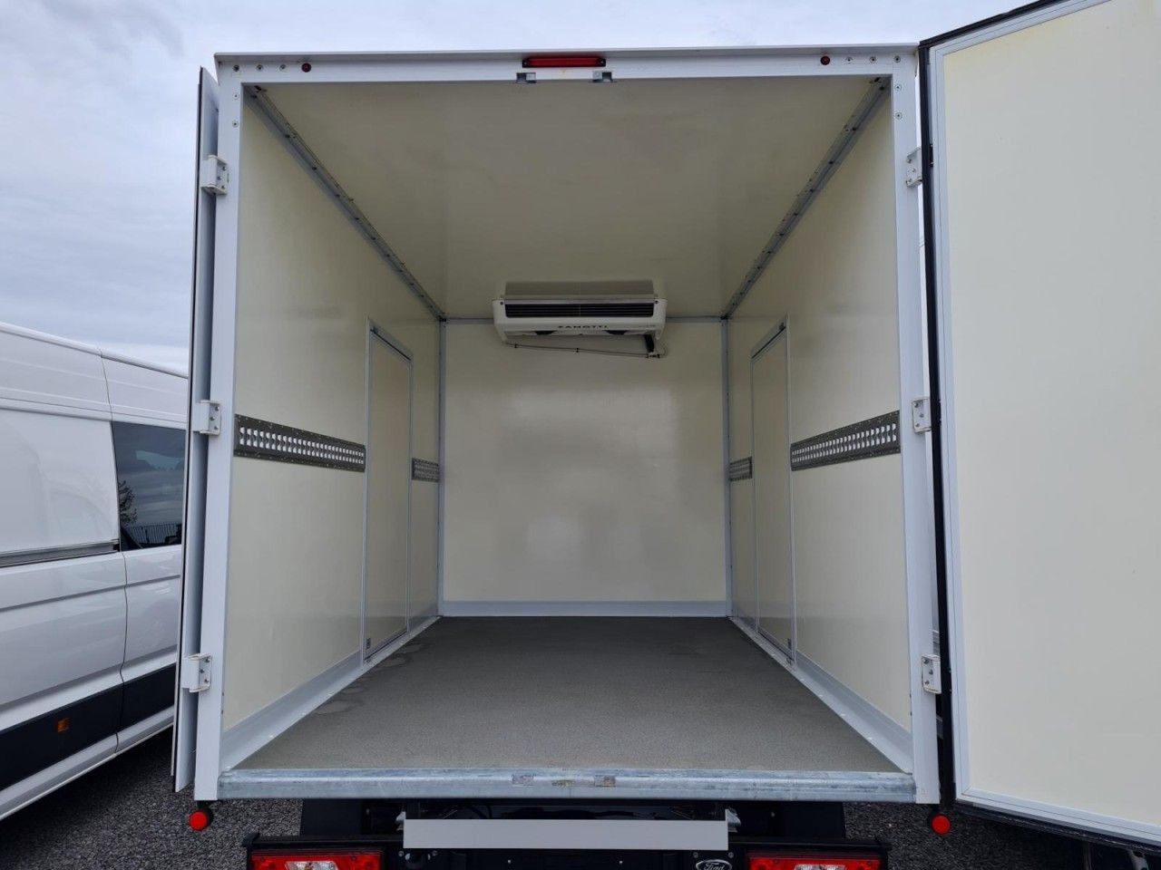 Ford Transit 350 Kühlkoffer STAND+FAHRKÜHLUNG TREND Ford Transit 350 Kühlkoffer STAND+FAHRKÜHLUNG TREND - Фургон-рефрижератор: фото 5 Ford Transit 350 Kühlkoffer STAND+FAHRKÜHLUNG TREND Ford Transit 350 Kühlkoffer STAND+FAHRKÜHLUNG TREND - Фургон-рефрижератор: фото 5