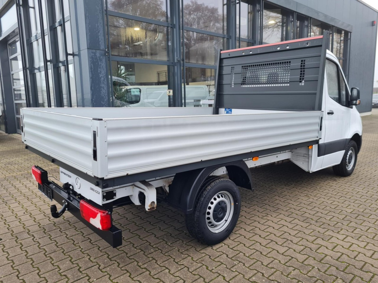 Mercedes-Benz Sprinter 315 AG Pritsche RWD AHK TEMPOMAT MBux - Малотоннажный бортовой грузовик: фото 4 Mercedes-Benz Sprinter 315 AG Pritsche RWD AHK TEMPOMAT MBux - Малотоннажный бортовой грузовик: фото 4