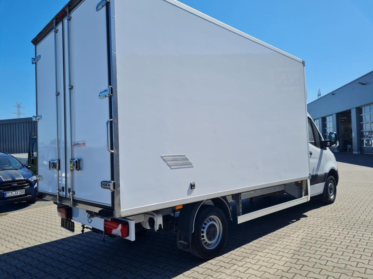 Mercedes-Benz Sprinter 315 Möbel Koffer RWD KLIMA KOMFORT TEMP - Фургон с закрытым кузовом: фото 4 Mercedes-Benz Sprinter 315 Möbel Koffer RWD KLIMA KOMFORT TEMP - Фургон с закрытым кузовом: фото 4