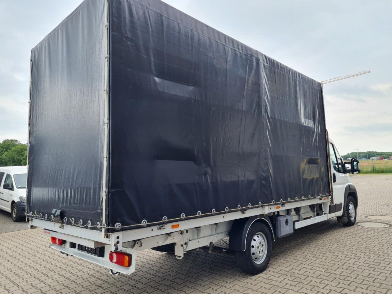 Peugeot Boxer 3,5t Pritsche Plane 2.2 HDi L4 435 - Тентованный фургон: фото 5 Peugeot Boxer 3,5t Pritsche Plane 2.2 HDi L4 435 - Тентованный фургон: фото 5