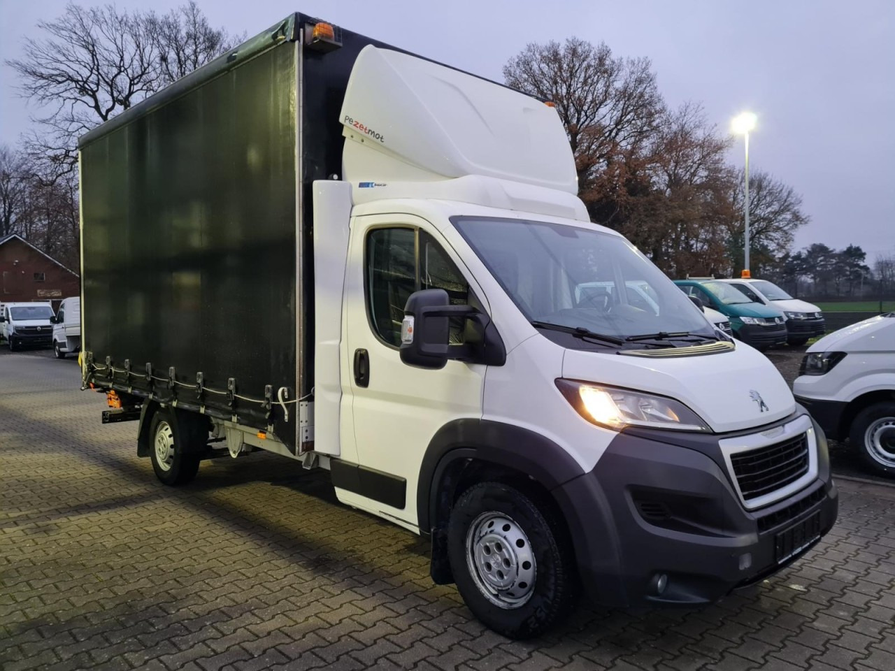 Peugeot Boxer 35 Pritsche 2x Schiebe Plane LBW L4 KLIMA - Тентованный фургон: фото 3 Peugeot Boxer 35 Pritsche 2x Schiebe Plane LBW L4 KLIMA - Тентованный фургон: фото 3