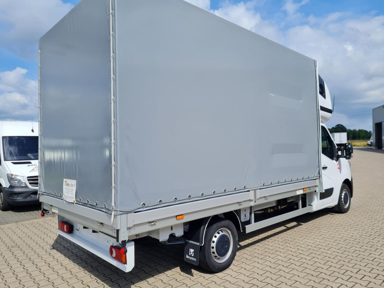 Renault Master 3,5 Pritsche Schiebe Plane Schlafkab. - Тентованный фургон: фото 4 Renault Master 3,5 Pritsche Schiebe Plane Schlafkab. - Тентованный фургон: фото 4