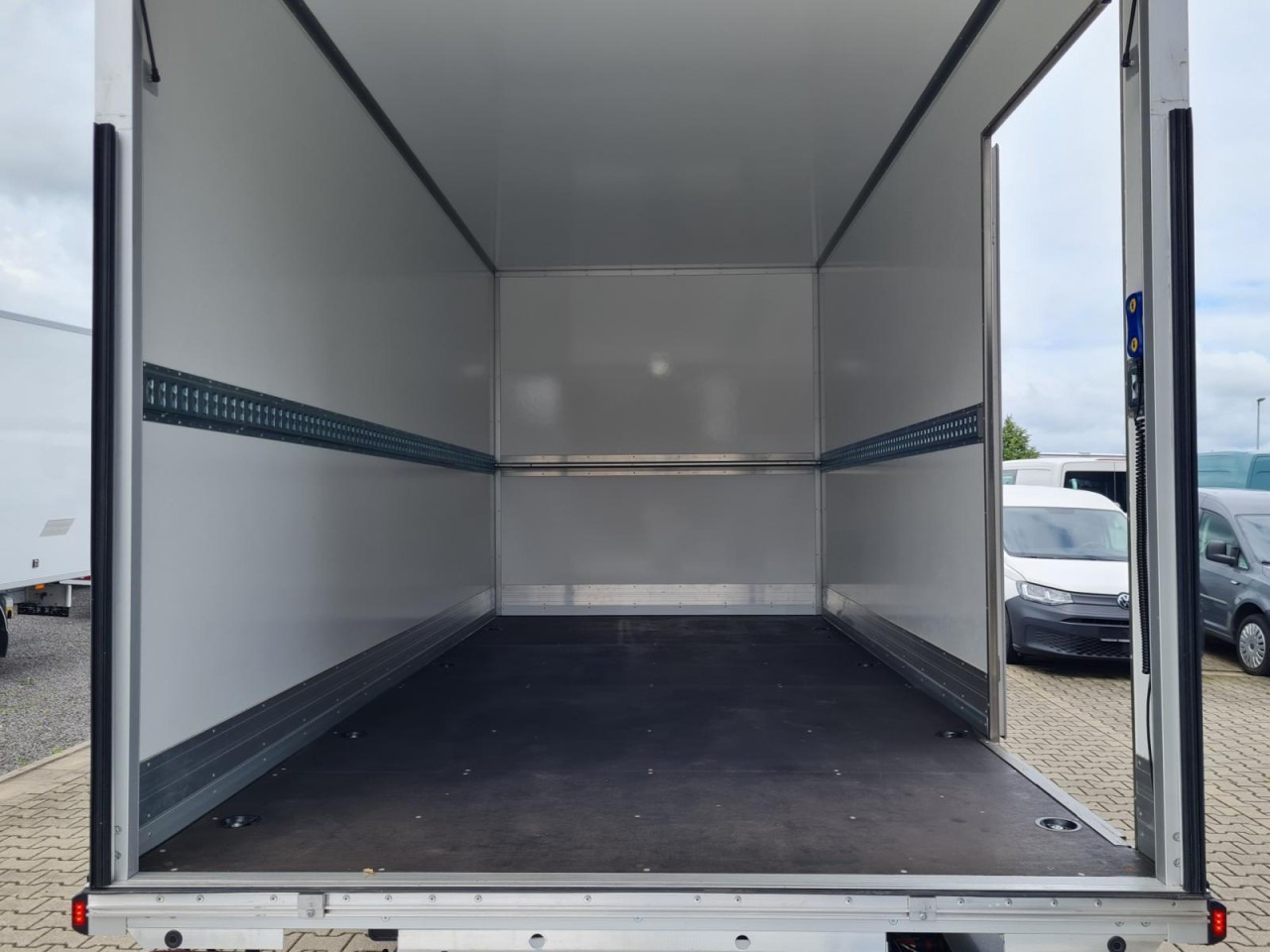 Renault Master 35 New Möbel Koffer LBW KLIMA TEMPOMAT - Фургон с закрытым кузовом: фото 5 Renault Master 35 New Möbel Koffer LBW KLIMA TEMPOMAT - Фургон с закрытым кузовом: фото 5