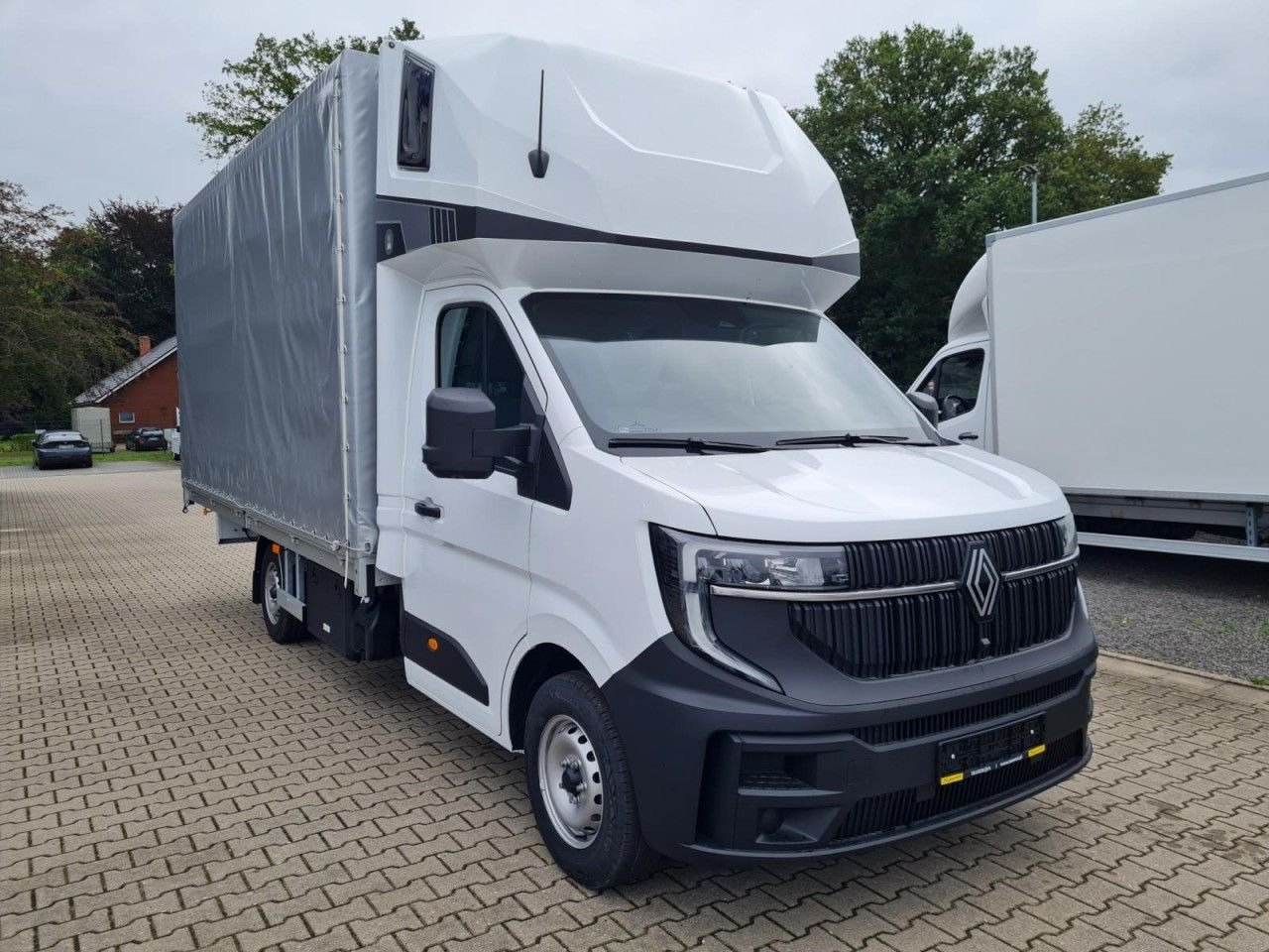 Renault Master 35 Pritsche Schiebe Plane Schlafkab Luftf - Тентованный фургон: фото 2 Renault Master 35 Pritsche Schiebe Plane Schlafkab Luftf - Тентованный фургон: фото 2