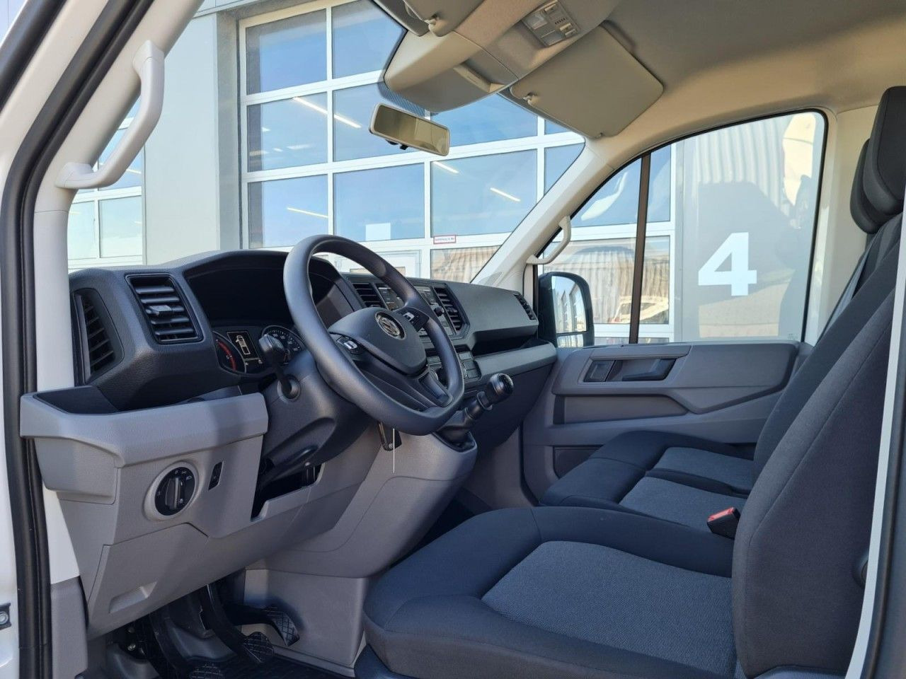 Volkswagen Crafter 35 Doka Maxi lang 7-Sitze AHK KLIMA KOMF - Малотоннажный бортовой грузовик: фото 2 Volkswagen Crafter 35 Doka Maxi lang 7-Sitze AHK KLIMA KOMF - Малотоннажный бортовой грузовик: фото 2