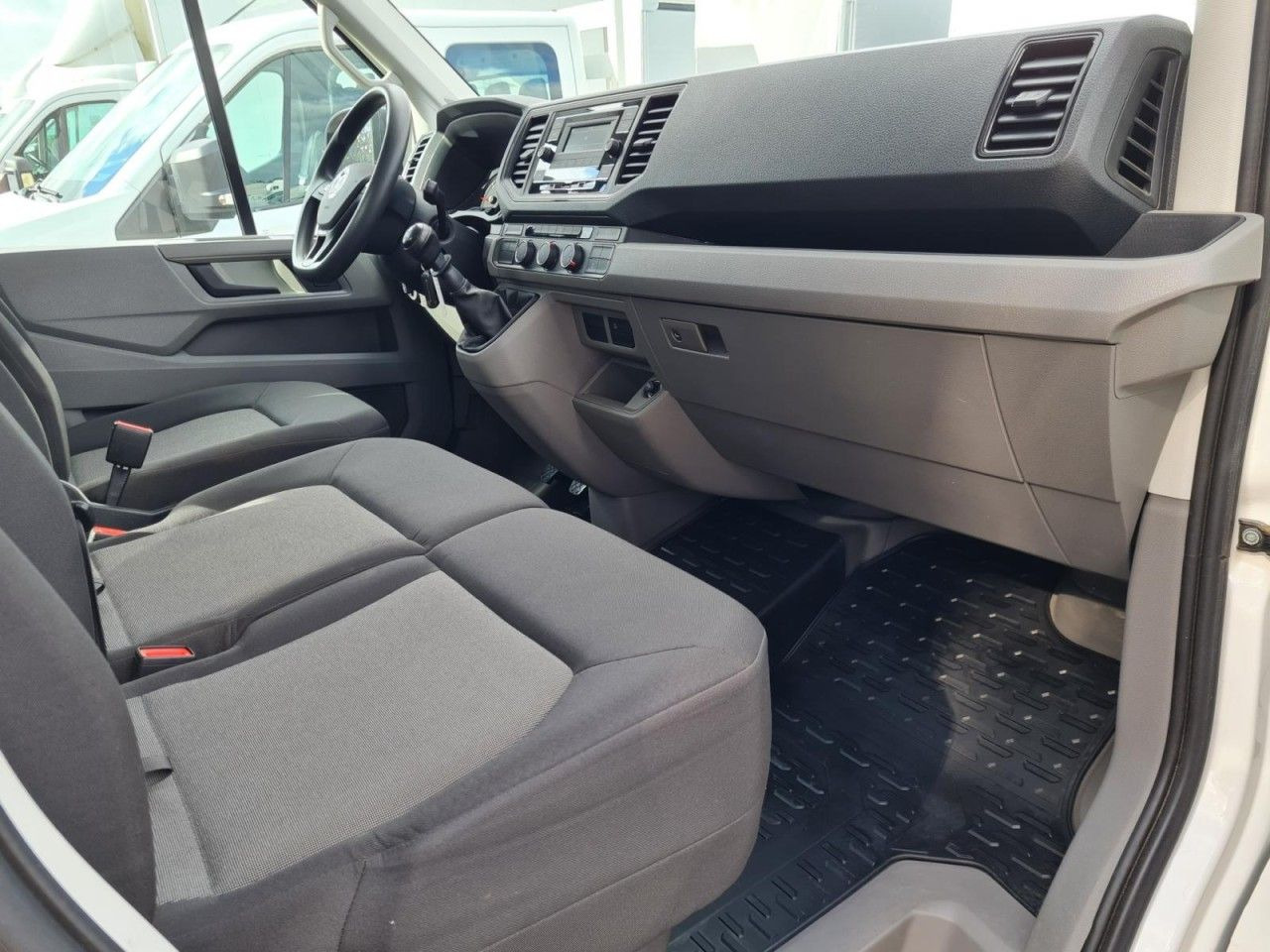 Малотоннажный бортовой грузовик, Грузопассажирский фургон Volkswagen Crafter 35 Doka TDI Pritsche L4 4Motion: фото 13