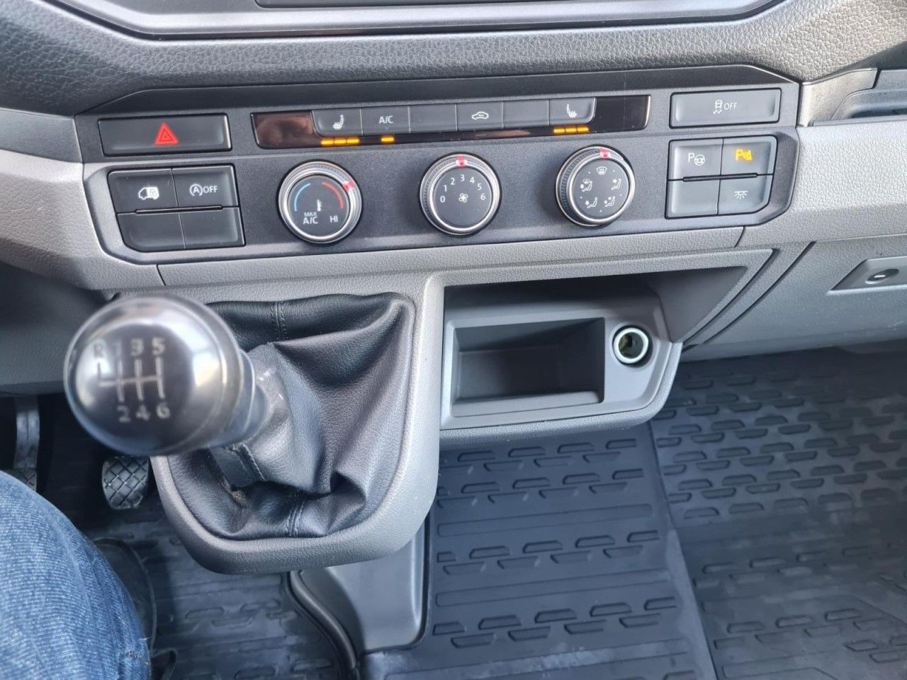 Цельнометаллический фургон Volkswagen Crafter 35 Kasten TDI MR L3H3 RWD AHK: фото 21