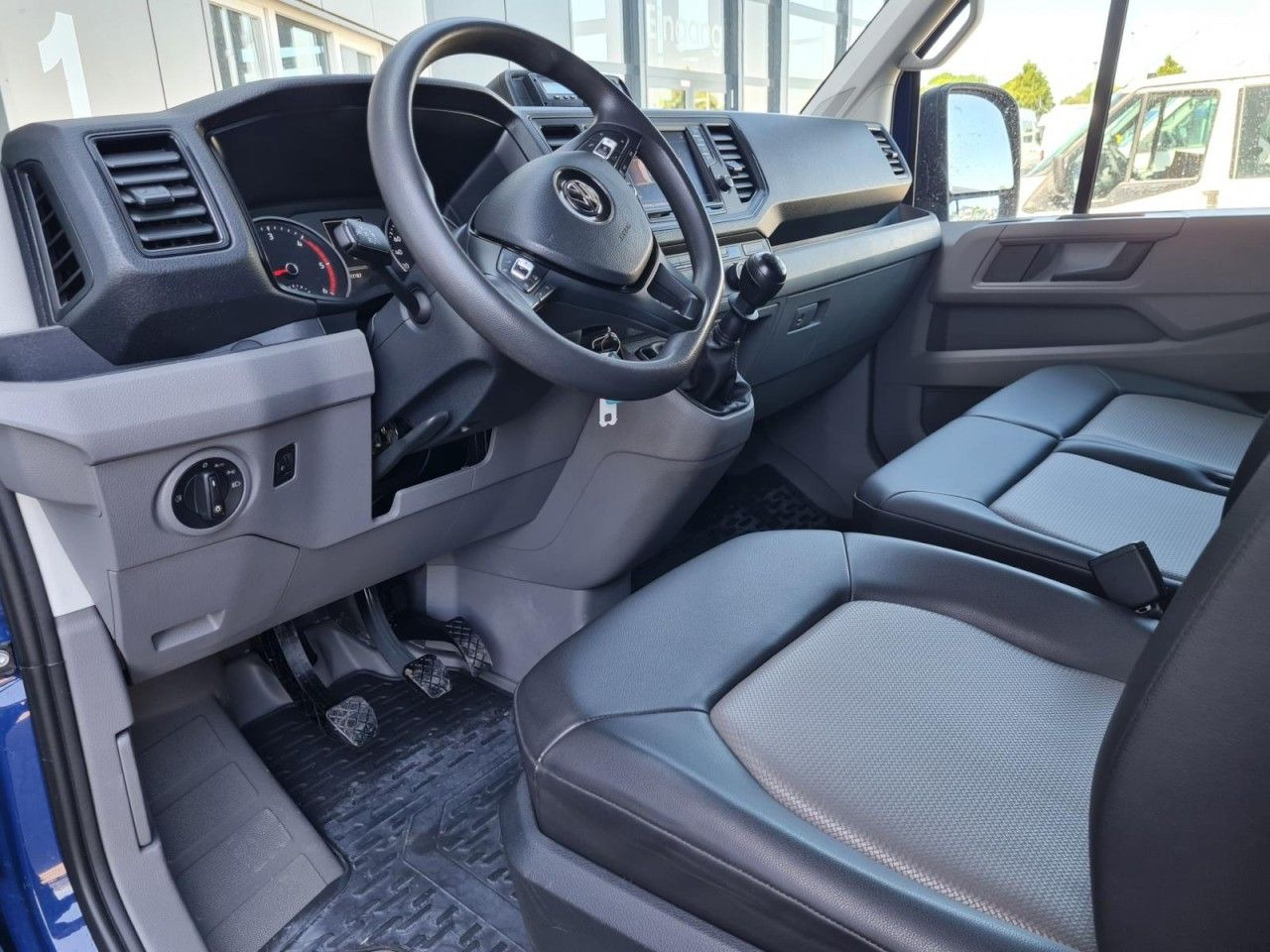 Цельнометаллический фургон Volkswagen Crafter 35 Kasten TDI MR L3H3 RWD AHK: фото 9