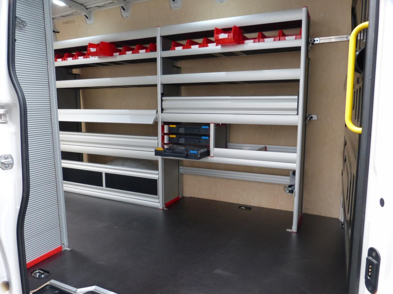 Цельнометаллический фургон Volkswagen Crafter 35 Kasten TDI MR PDC WERKSTATTEINRICHTUNG: фото 7 Цельнометаллический фургон Volkswagen Crafter 35 Kasten TDI MR PDC WERKSTATTEINRICHTUNG: фото 7