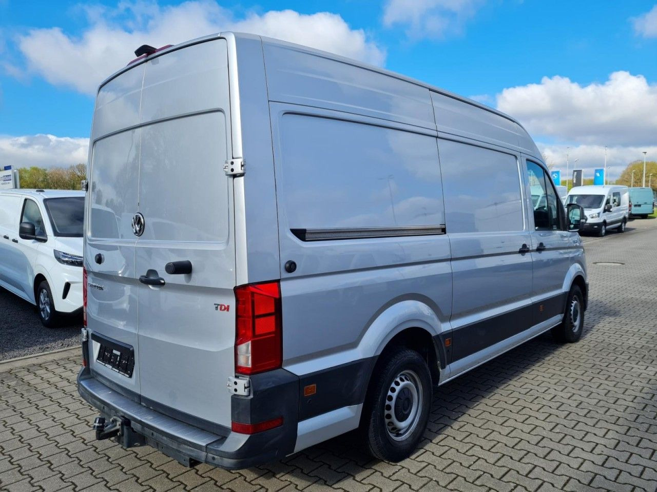Volkswagen Crafter 35 Kasten TDI MR hoch NAVI KLIMA TEMPOMA - Цельнометаллический фургон: фото 4 Volkswagen Crafter 35 Kasten TDI MR hoch NAVI KLIMA TEMPOMA - Цельнометаллический фургон: фото 4