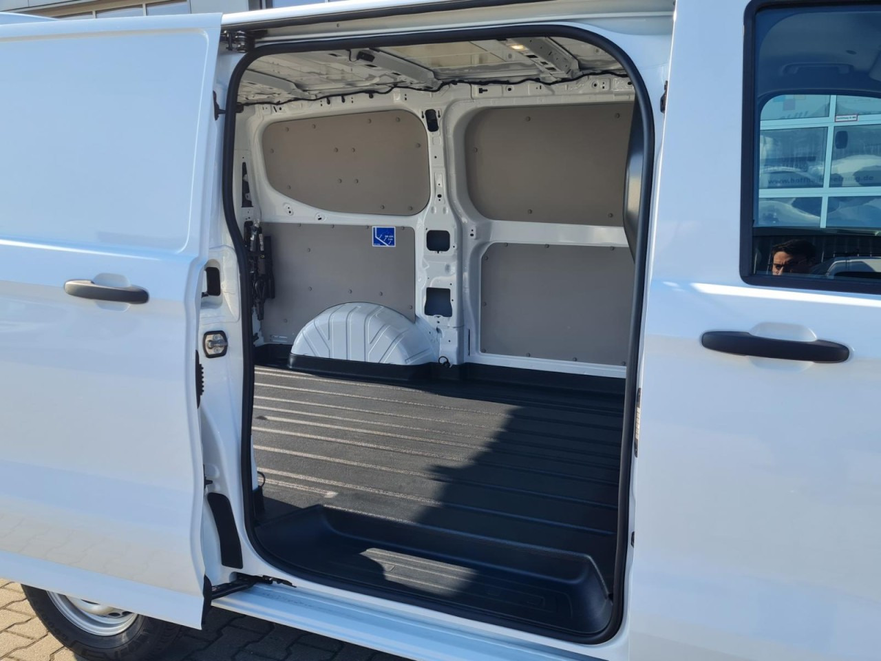 Volkswagen T7 Transporter Kasten TDi L1 Heckklappe KLIMA PDC - Легковой фургон: фото 4 Volkswagen T7 Transporter Kasten TDi L1 Heckklappe KLIMA PDC - Легковой фургон: фото 4