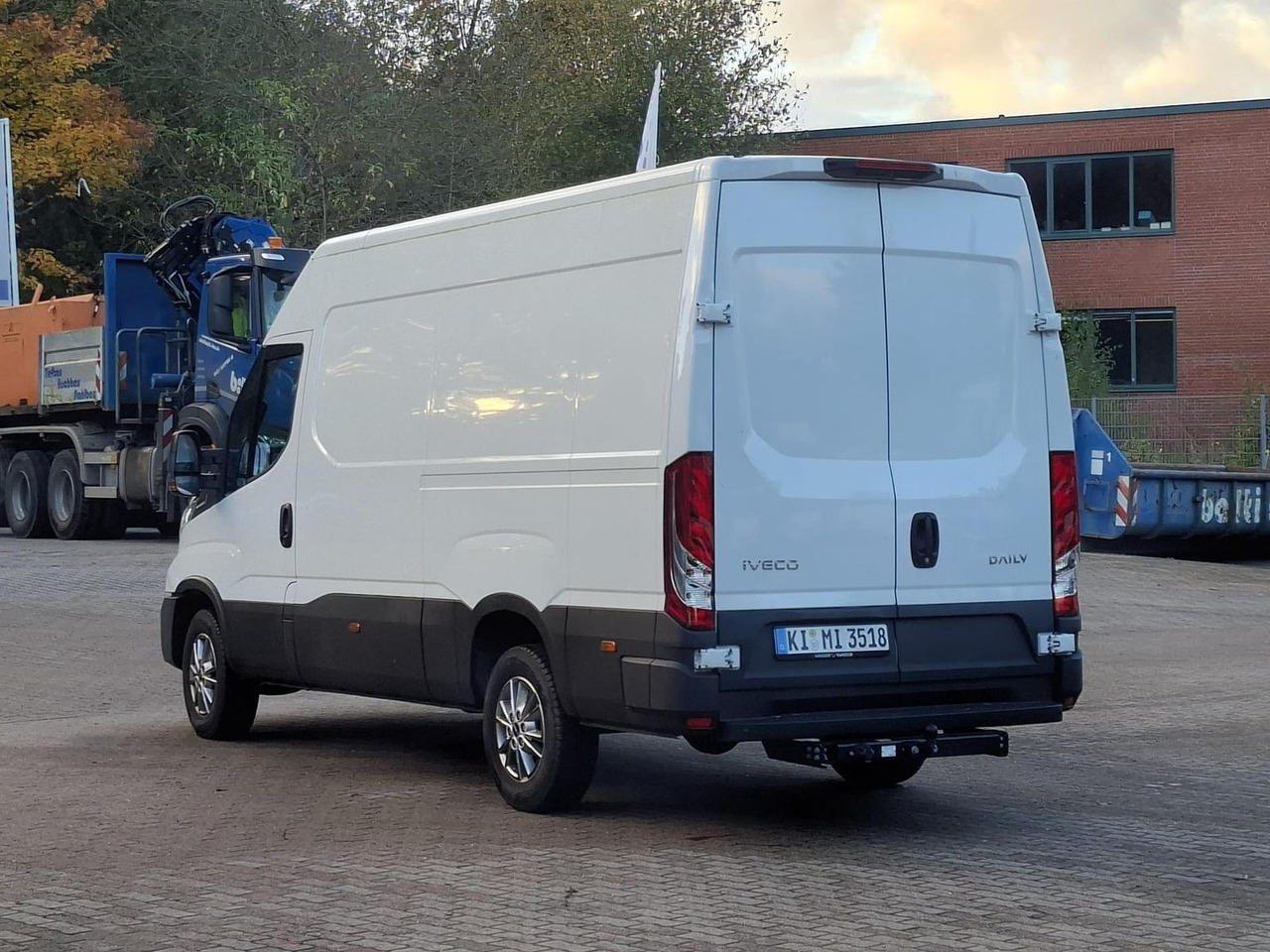 Iveco 35S18HA8V *AHK*RADIO*KAMERA*KLIMA* - Цельнометаллический фургон: фото 3 Iveco 35S18HA8V *AHK*RADIO*KAMERA*KLIMA* - Цельнометаллический фургон: фото 3