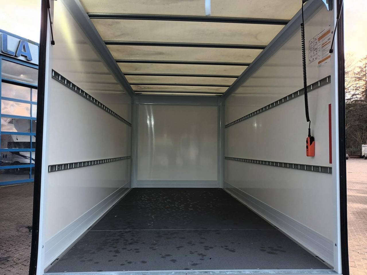 Iveco Daily 35S16HA8 Koffer*LBW*Rückfahrkamera* ab ... - Фургон с закрытым кузовом: фото 5 Iveco Daily 35S16HA8 Koffer*LBW*Rückfahrkamera* ab ... - Фургон с закрытым кузовом: фото 5