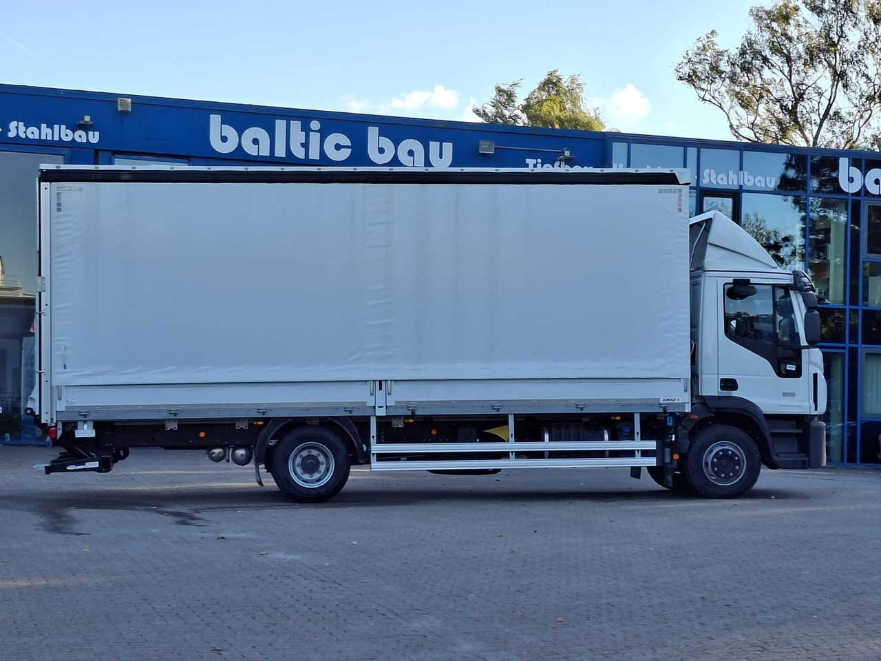 Iveco Eurocargo ML120E25/P JUNGE Schiebeplane LBW 1... - Тентованный грузовик: фото 3 Iveco Eurocargo ML120E25/P JUNGE Schiebeplane LBW 1... - Тентованный грузовик: фото 3