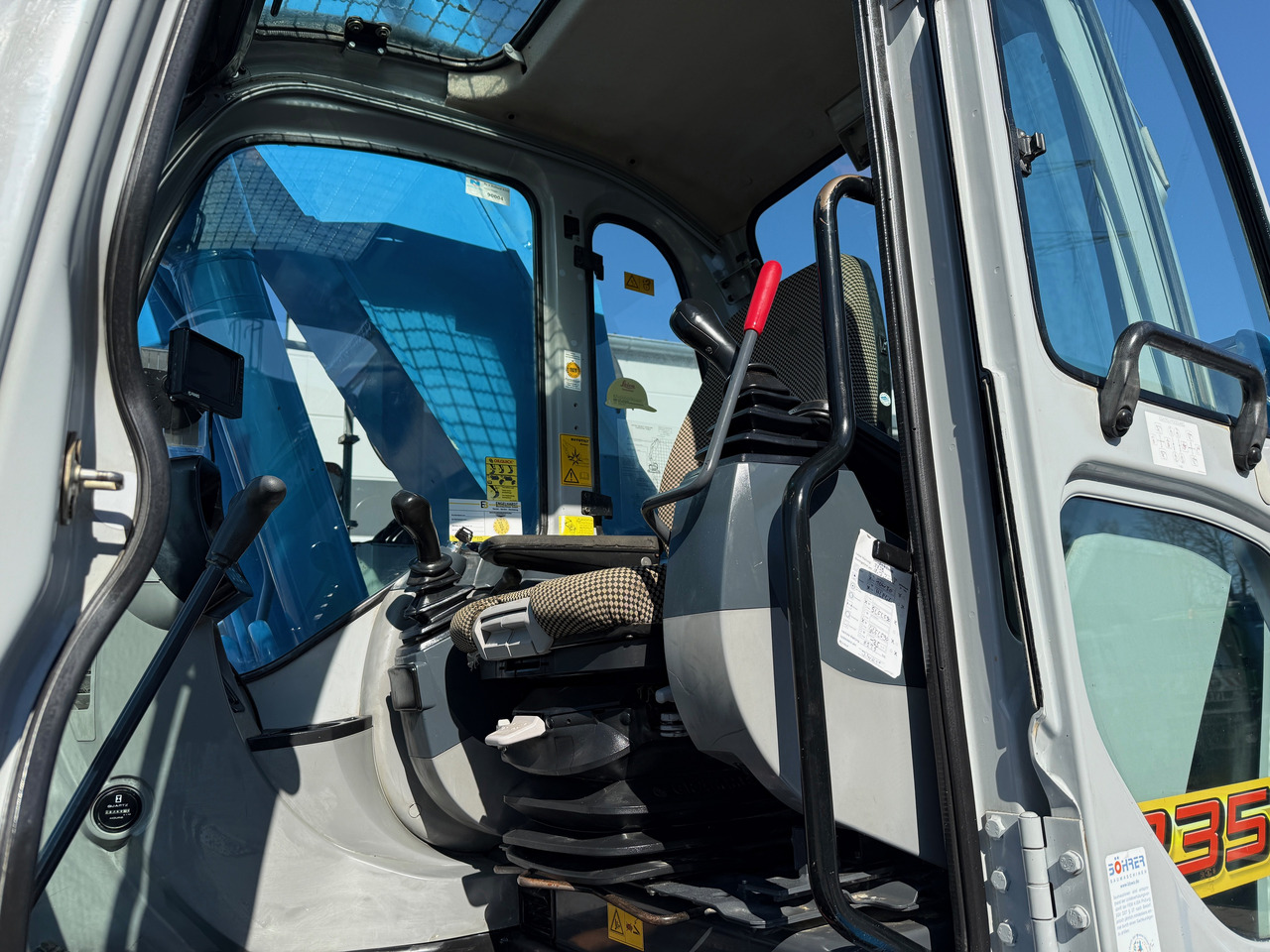 Экскаватор New Holland Kobeclo E235 BSR-2 Nullheck Kettenbagger MS21: фото 15