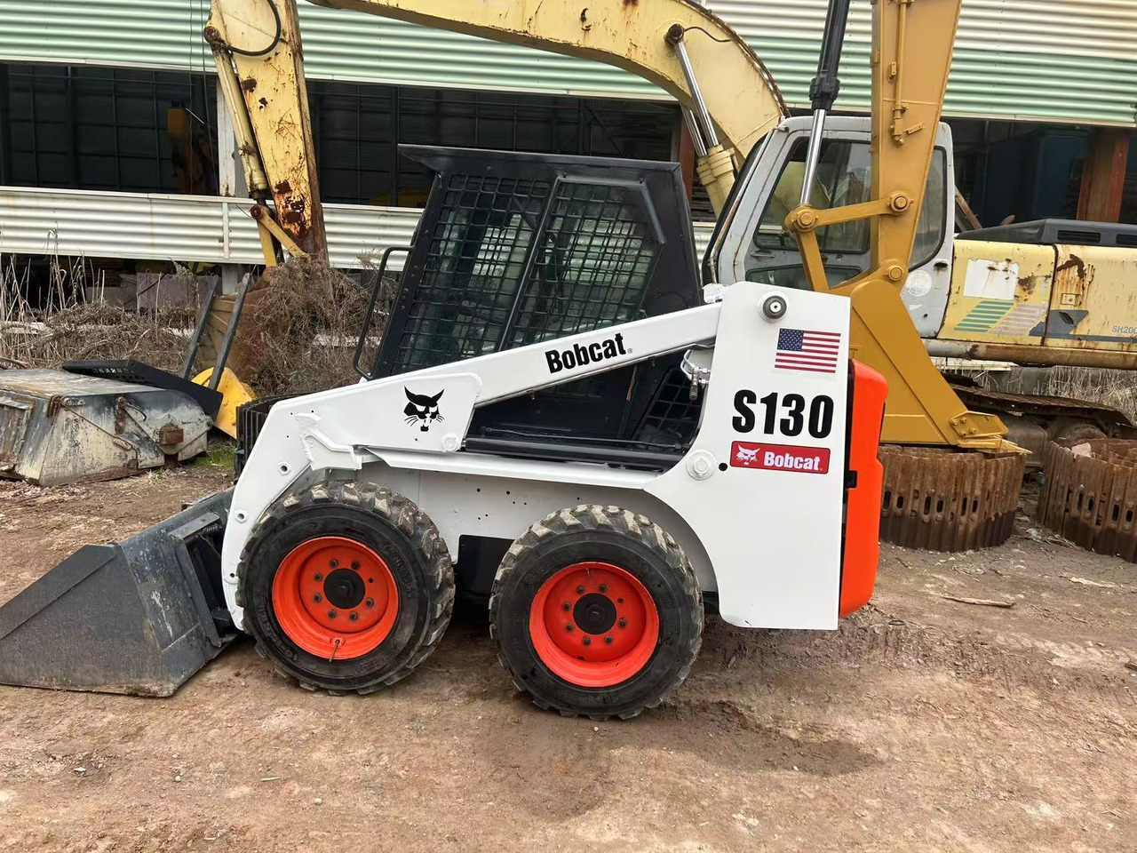 Bobcat S130 - Мини-погрузчик с бортовым поворотом: фото 1 Bobcat S130 - Мини-погрузчик с бортовым поворотом: фото 1