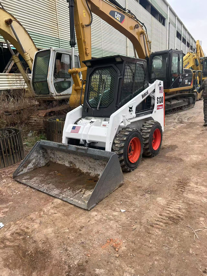 Bobcat S130 - Мини-погрузчик с бортовым поворотом: фото 2 Bobcat S130 - Мини-погрузчик с бортовым поворотом: фото 2
