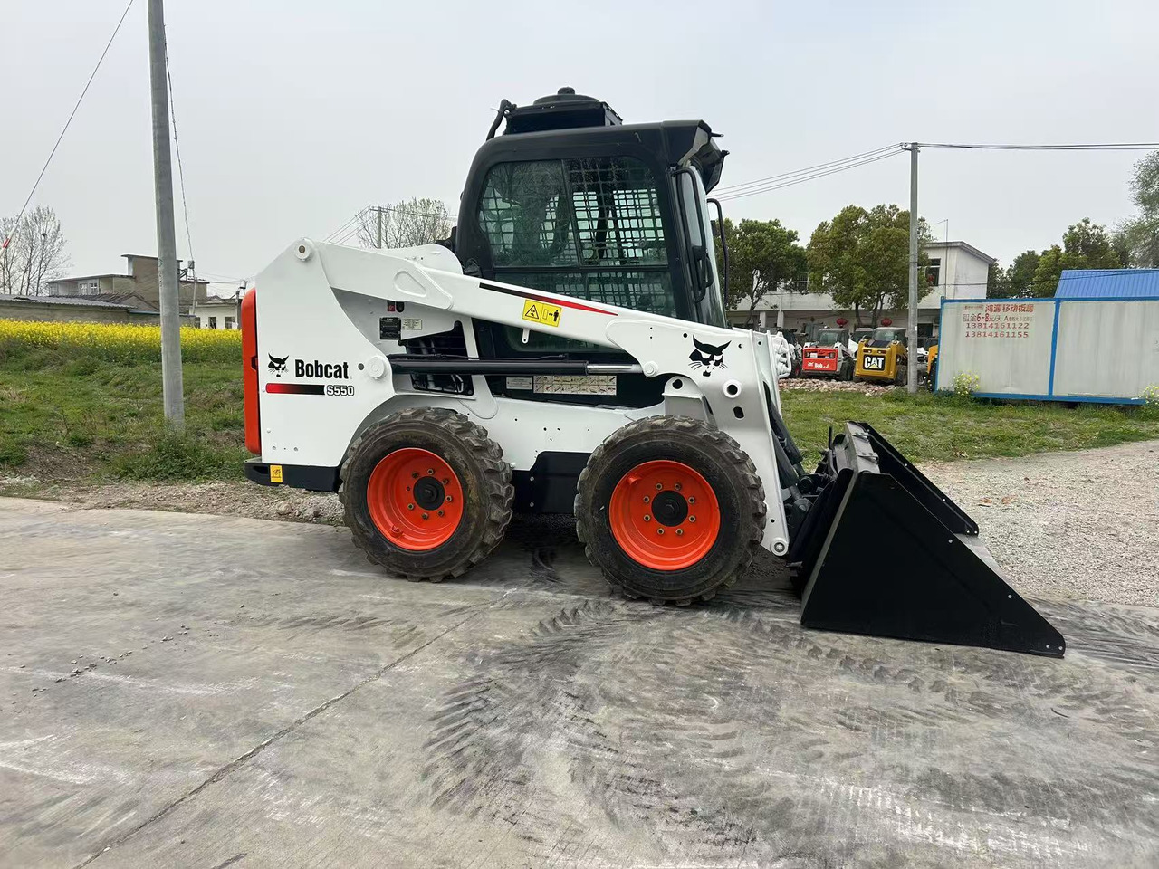 Bobcat S550 - Мини-погрузчик с бортовым поворотом: фото 1 Bobcat S550 - Мини-погрузчик с бортовым поворотом: фото 1