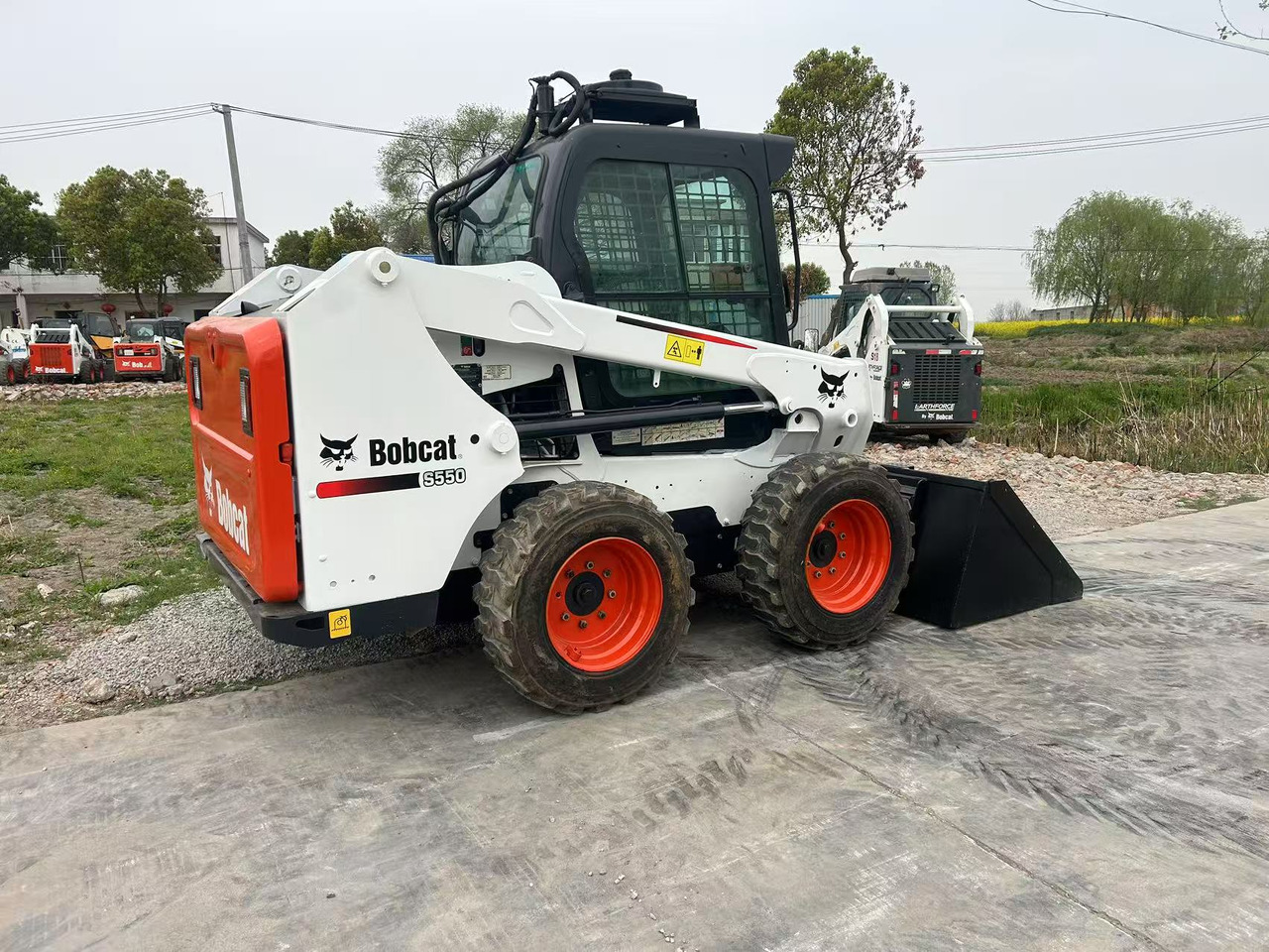 Bobcat S550 - Мини-погрузчик с бортовым поворотом: фото 5 Bobcat S550 - Мини-погрузчик с бортовым поворотом: фото 5