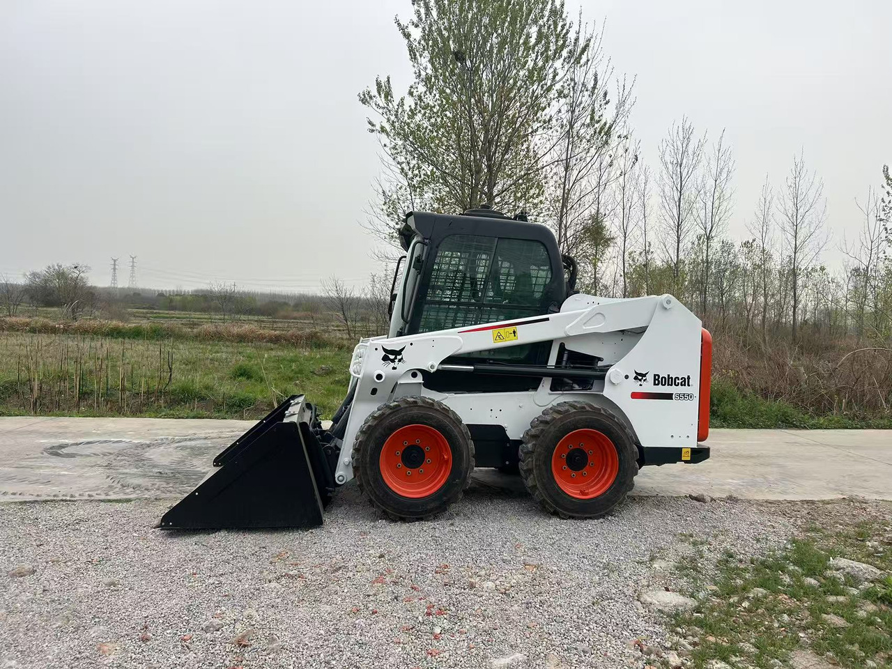 Bobcat S550 - Мини-погрузчик с бортовым поворотом: фото 2 Bobcat S550 - Мини-погрузчик с бортовым поворотом: фото 2