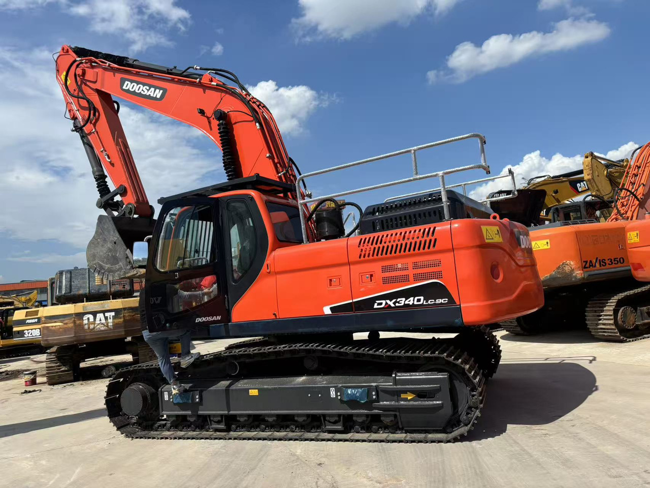 Doosan DX340 - Экскаватор: фото 2 Doosan DX340 - Экскаватор: фото 2