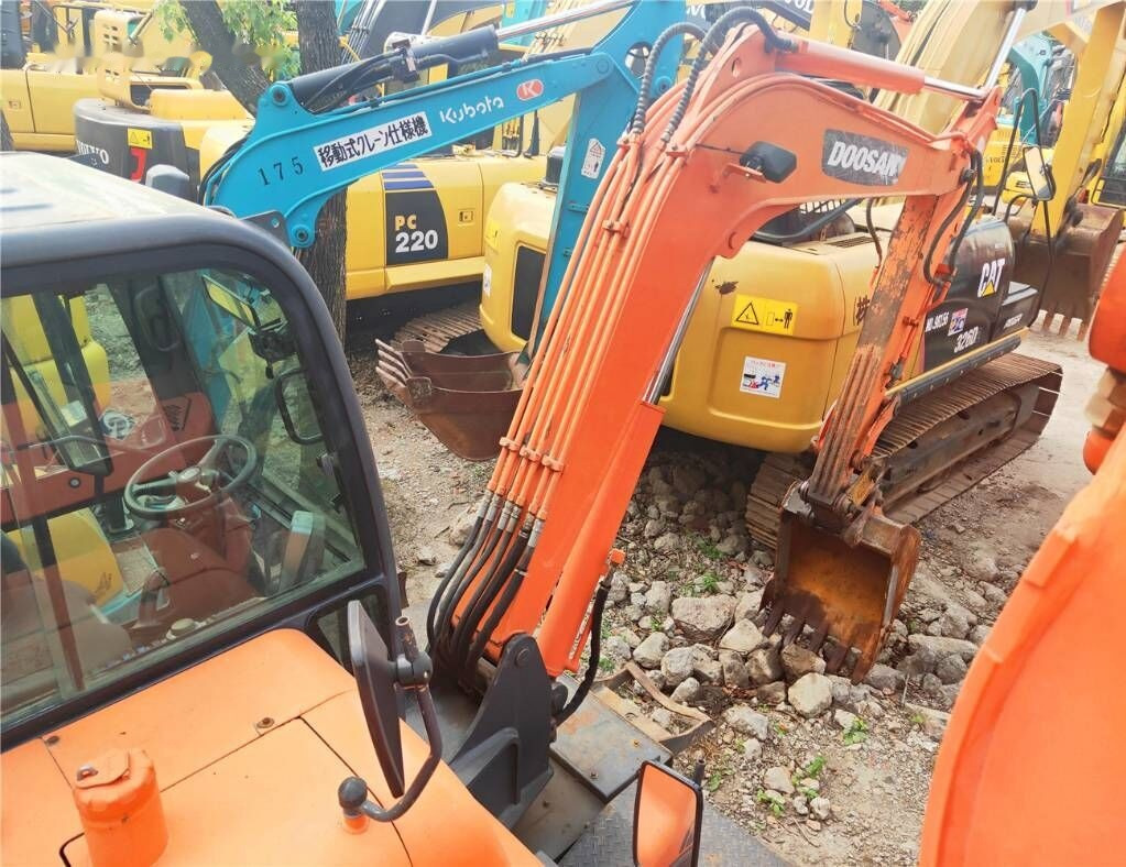 Doosan DX60 W - Колёсный экскаватор: фото 3 Doosan DX60 W - Колёсный экскаватор: фото 3