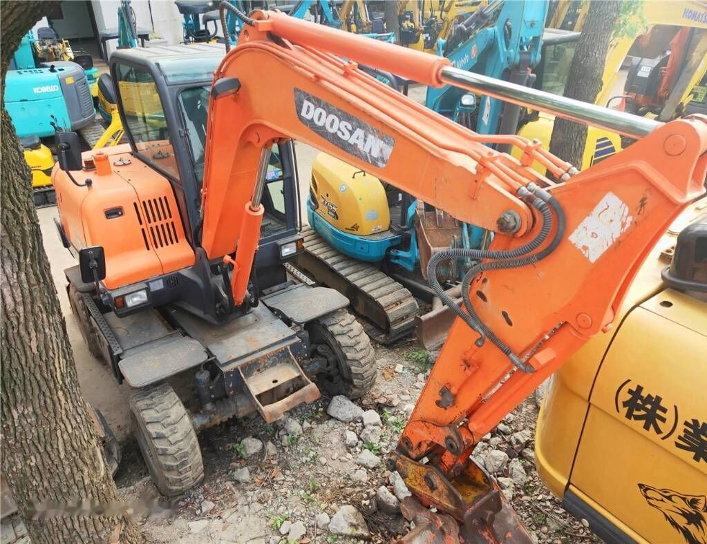 Doosan DX60 W - Колёсный экскаватор: фото 5 Doosan DX60 W - Колёсный экскаватор: фото 5