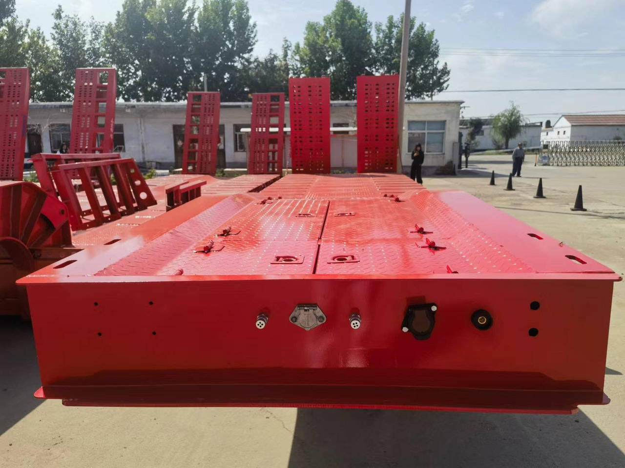 HUI HUANG AUTO - Полуприцеп бортовой/ Платформа: фото 4 HUI HUANG AUTO - Полуприцеп бортовой/ Платформа: фото 4