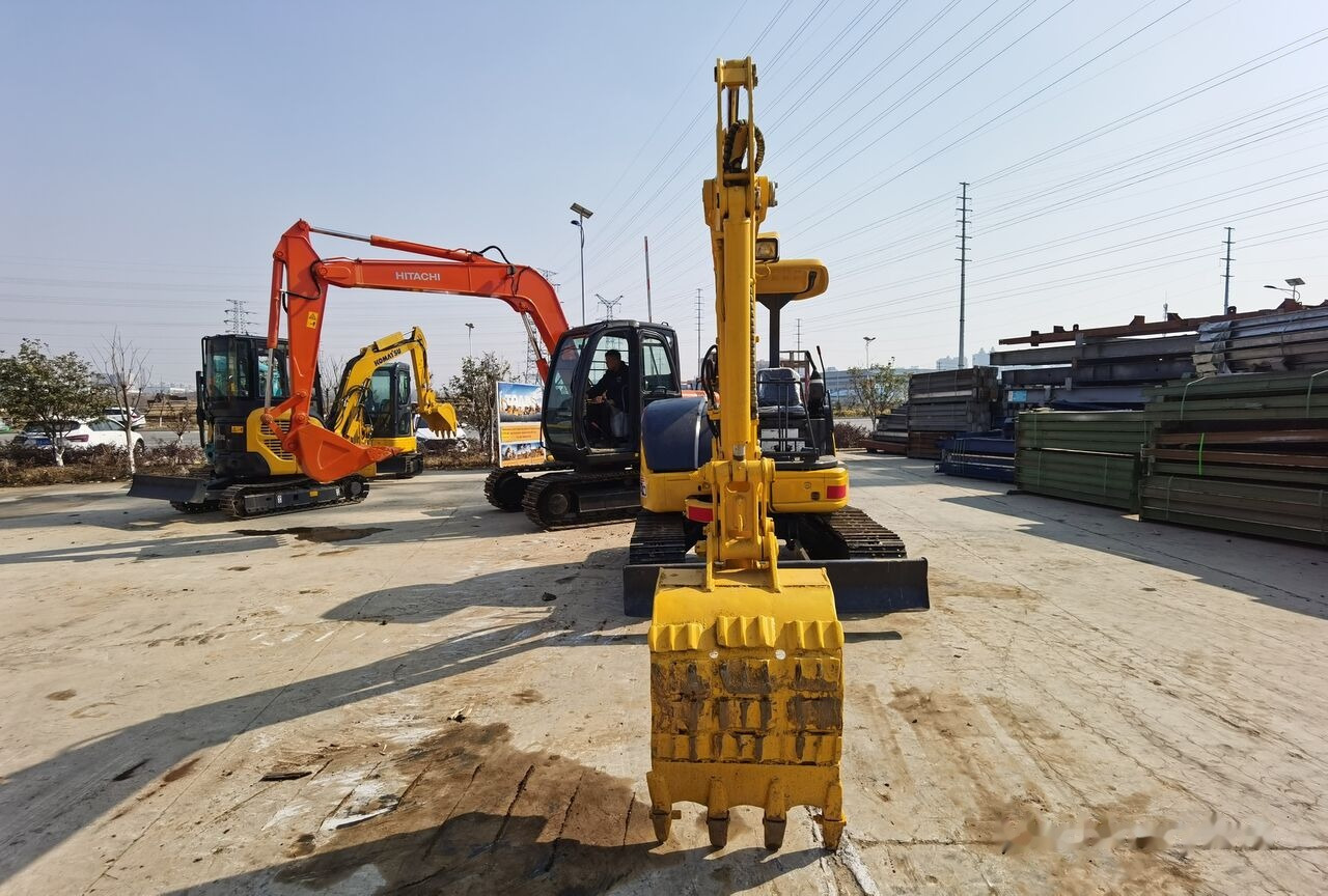 Komatsu PC40MR - Мини-экскаватор: фото 3 Komatsu PC40MR - Мини-экскаватор: фото 3