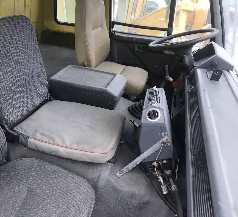 Mitsubishi FV415J - Автобетоносмеситель: фото 5 Mitsubishi FV415J - Автобетоносмеситель: фото 5