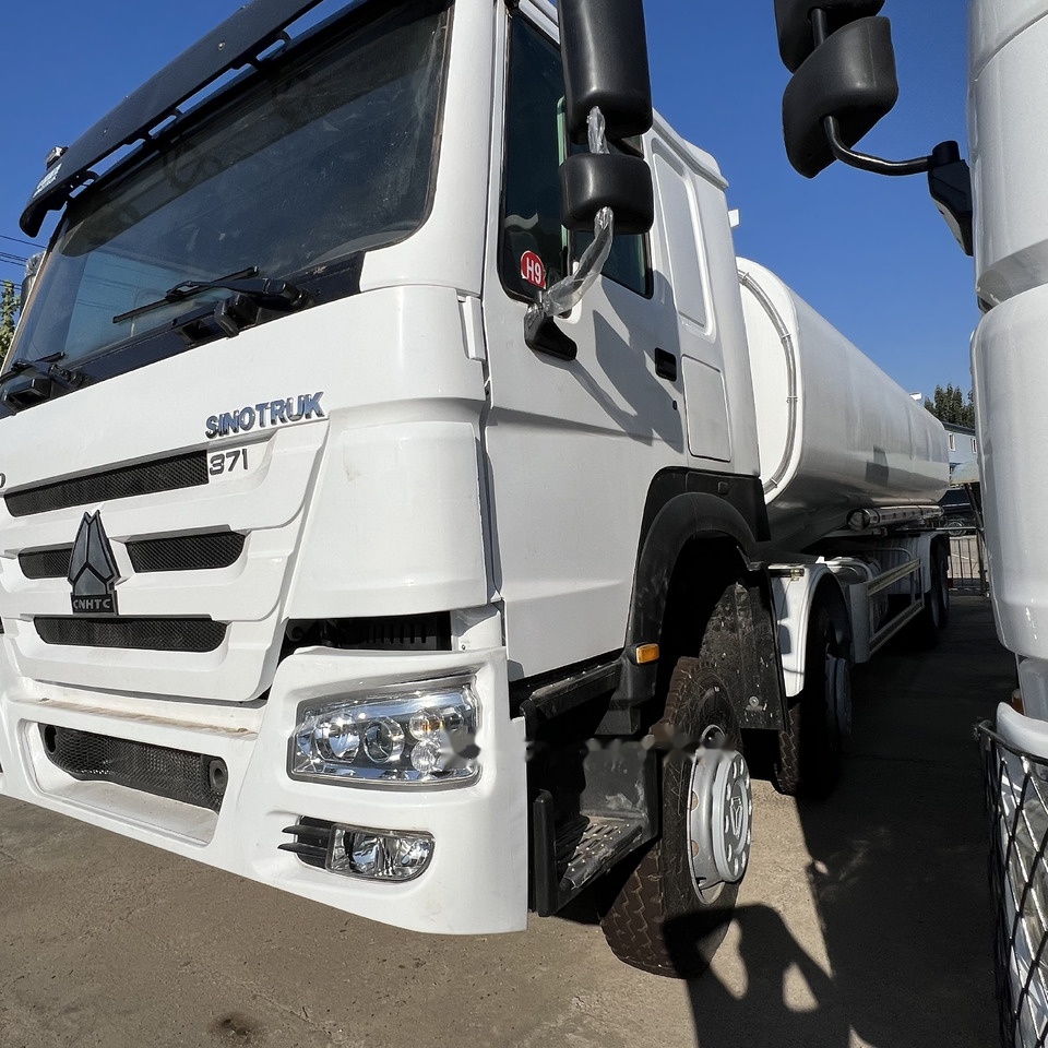 Sinotruk HOWO 371 8*4 Tank truck - Грузовик-цистерна: фото 4 Sinotruk HOWO 371 8*4 Tank truck - Грузовик-цистерна: фото 4
