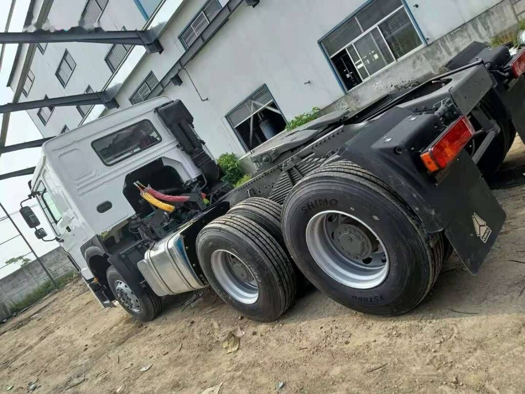 Sinotruk HOWO 6*4 Tractor - Грузовик-контейнеровоз/ Сменный кузов: фото 2 Sinotruk HOWO 6*4 Tractor - Грузовик-контейнеровоз/ Сменный кузов: фото 2