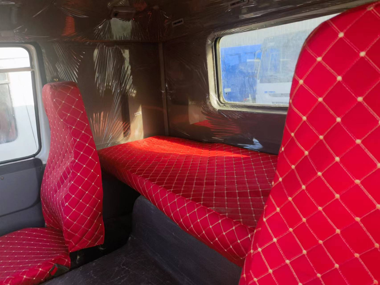 Sinotruk HOWO 371 Tractor - Тягач: фото 2 Sinotruk HOWO 371 Tractor - Тягач: фото 2