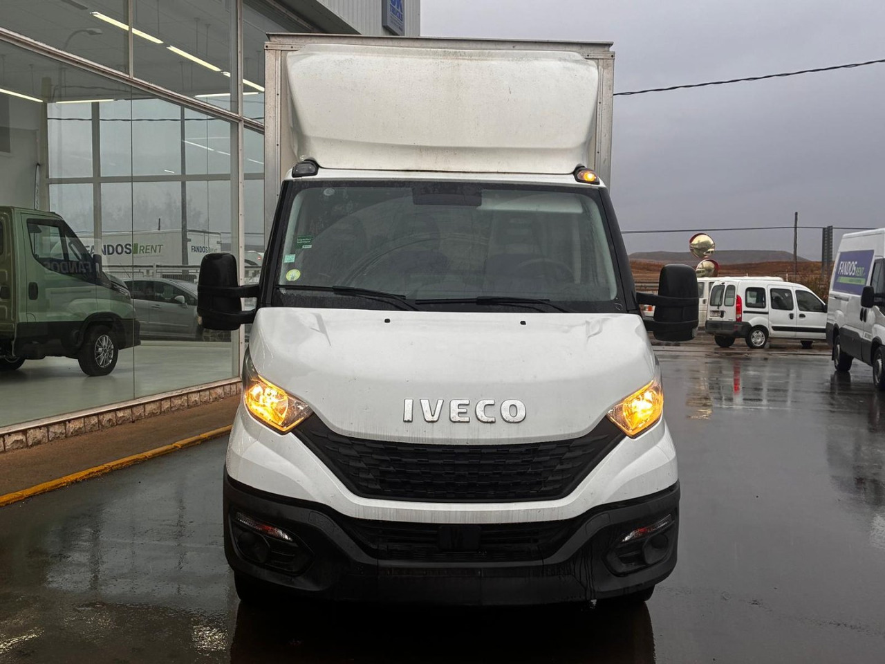 Caja cerrada IVECO 35C16 20m3 con puertas traseras - Фургон с закрытым кузовом: фото 2 Caja cerrada IVECO 35C16 20m3 con puertas traseras - Фургон с закрытым кузовом: фото 2