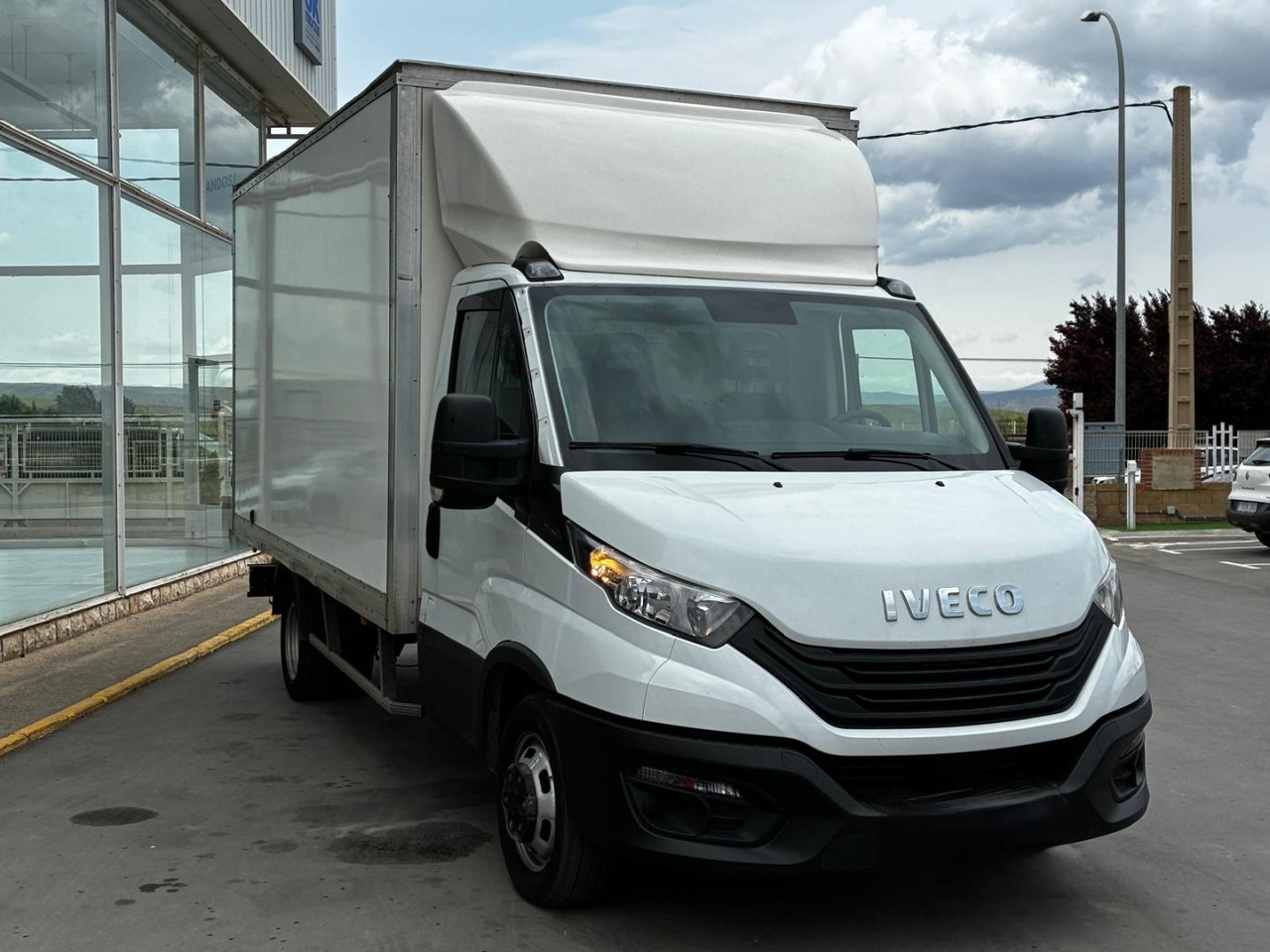 Caja cerrada IVECO 35C16 3.0 20m3 - Фургон с закрытым кузовом: фото 3 Caja cerrada IVECO 35C16 3.0 20m3 - Фургон с закрытым кузовом: фото 3