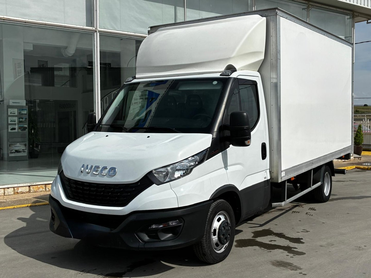 Caja cerrada IVECO 35C16 3.0 20m3 - Фургон с закрытым кузовом: фото 1 Caja cerrada IVECO 35C16 3.0 20m3 - Фургон с закрытым кузовом: фото 1