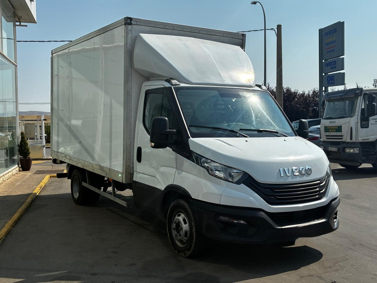 Caja cerrada con plataforma elevadora IVECO 35C16 3.0 20m3 - Фургон с закрытым кузовом: фото 3 Caja cerrada con plataforma elevadora IVECO 35C16 3.0 20m3 - Фургон с закрытым кузовом: фото 3