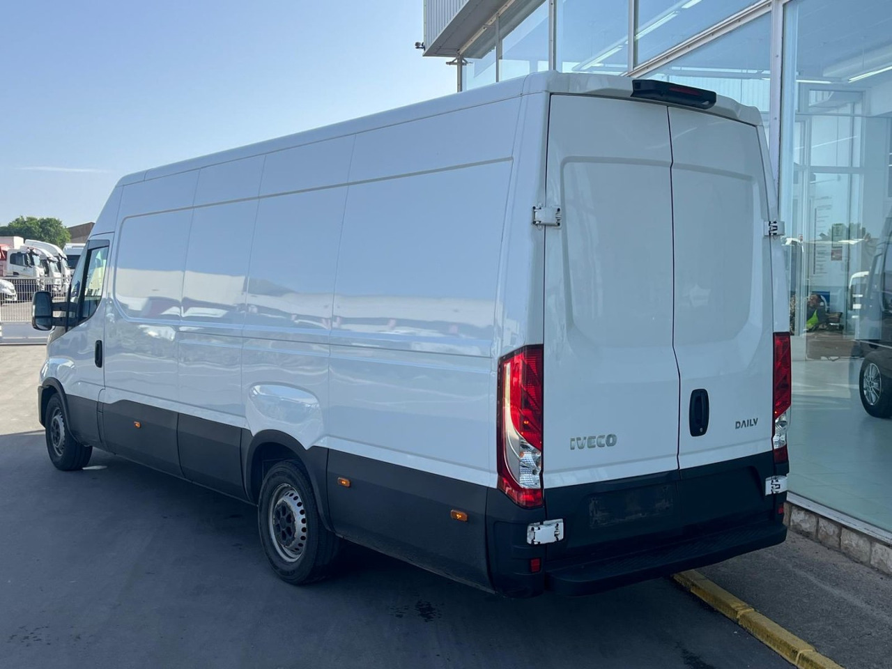 Furgón IVECO 35S14 16m3 Hi-matic - Цельнометаллический фургон: фото 4 Furgón IVECO 35S14 16m3 Hi-matic - Цельнометаллический фургон: фото 4