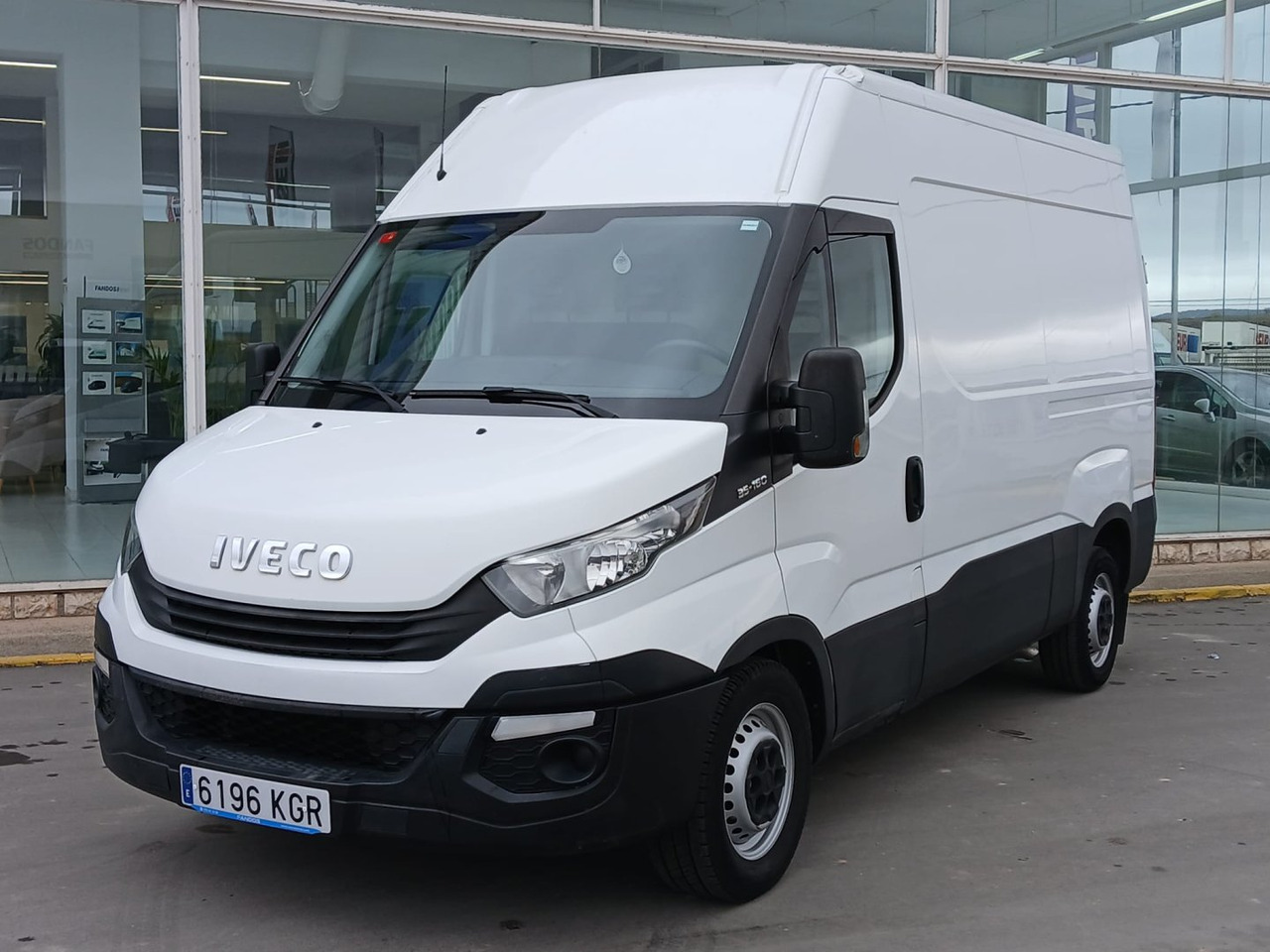 Furgón IVECO 35S16 10.8m3 - Цельнометаллический фургон: фото 1 Furgón IVECO 35S16 10.8m3 - Цельнометаллический фургон: фото 1
