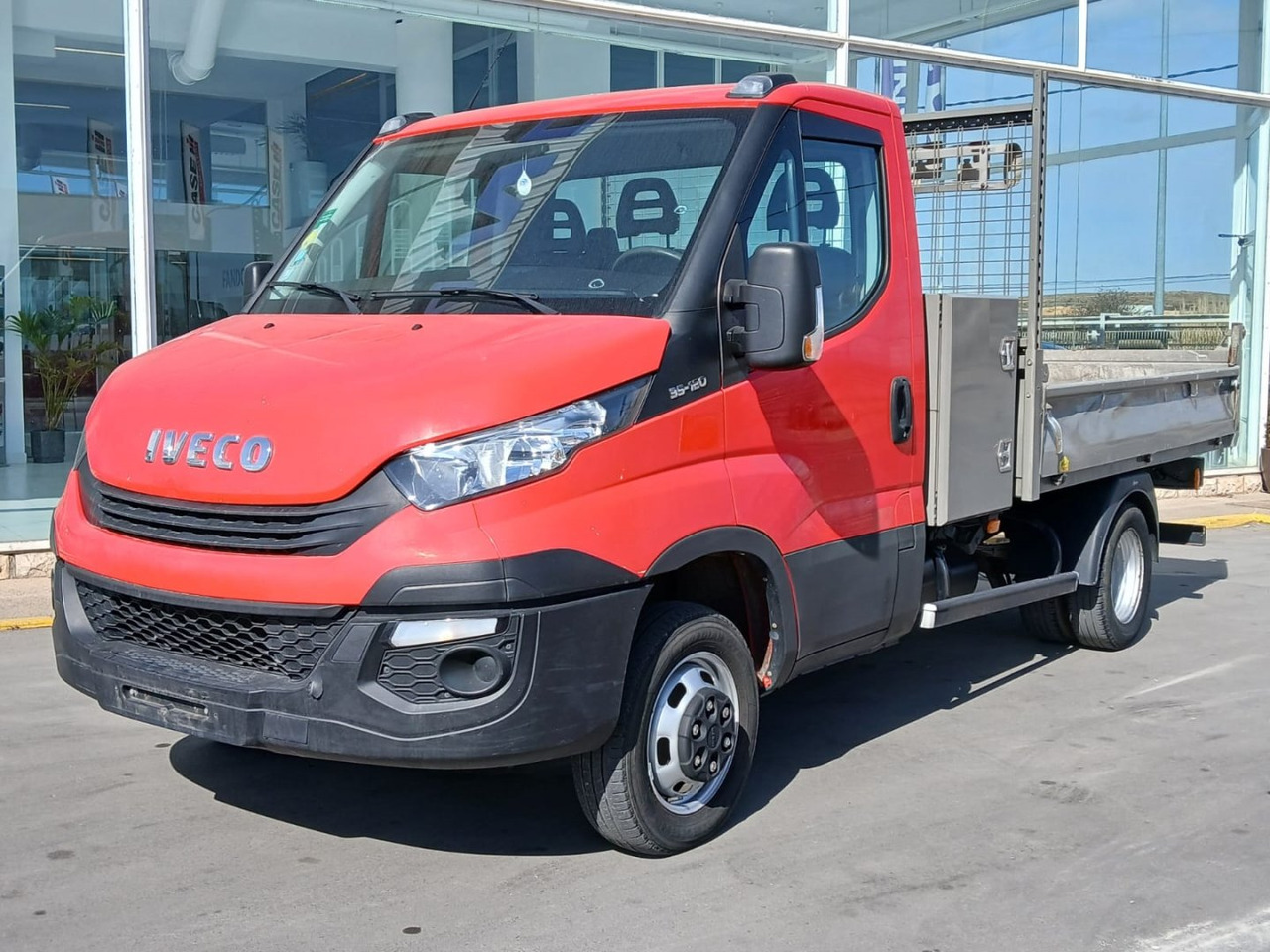 Volquete/Dumper IVECO 35C12 CAJA BASCULANTE - Малотоннажный самосвал: фото 1 Volquete/Dumper IVECO 35C12 CAJA BASCULANTE - Малотоннажный самосвал: фото 1