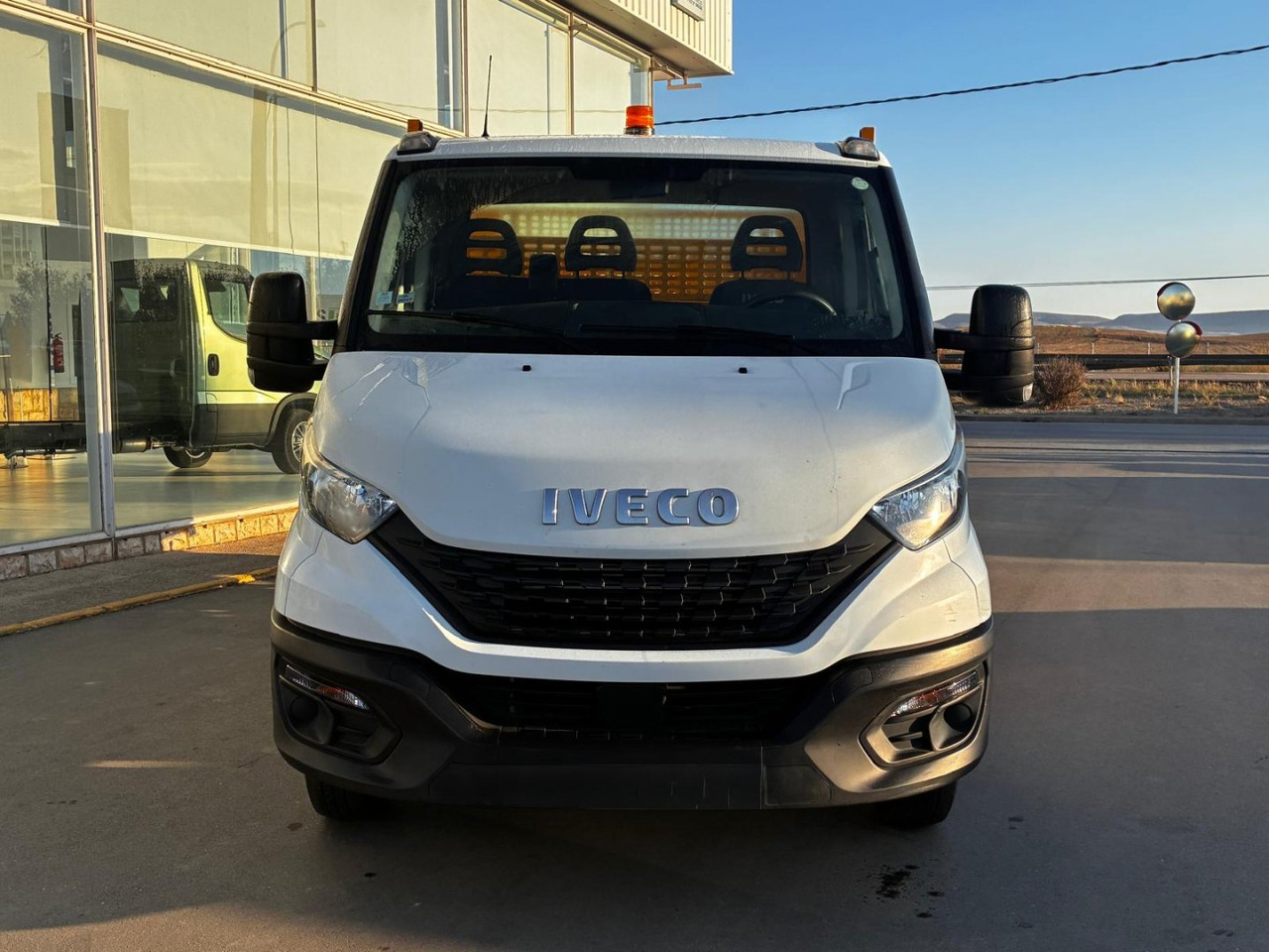 Volquete/Dumper IVECO 35C14 CAJA BASCULANTE - Малотоннажный самосвал: фото 2 Volquete/Dumper IVECO 35C14 CAJA BASCULANTE - Малотоннажный самосвал: фото 2