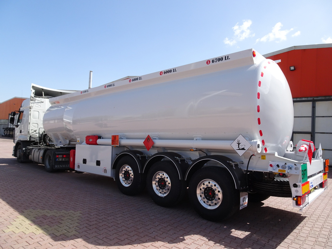 NURSAN Aluminium Tanker - Полуприцеп-цистерна: фото 2 NURSAN Aluminium Tanker - Полуприцеп-цистерна: фото 2