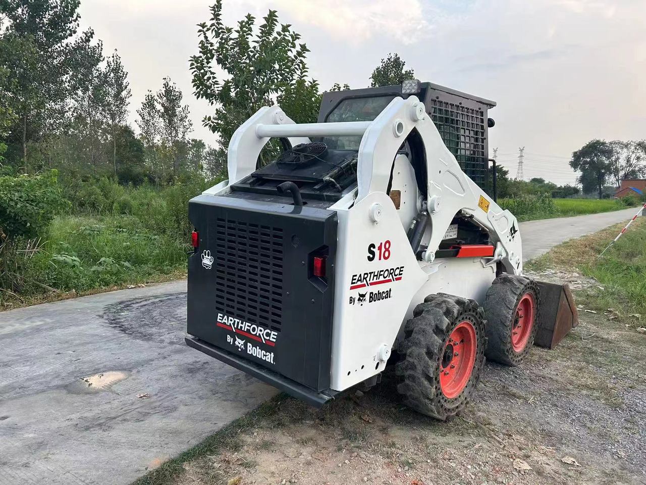 BOBCAT S18 - Мини-погрузчик с бортовым поворотом: фото 4 BOBCAT S18 - Мини-погрузчик с бортовым поворотом: фото 4