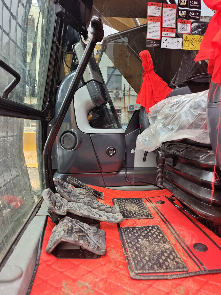 CATERPILLAR 320D2L WITH 3 CAMERAS - Гусеничный экскаватор: фото 4 CATERPILLAR 320D2L WITH 3 CAMERAS - Гусеничный экскаватор: фото 4