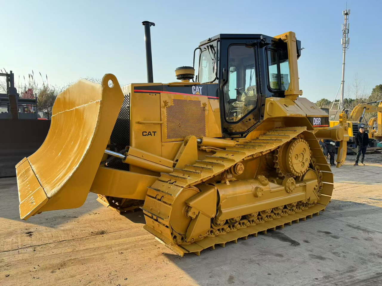 CATERPILLAR D6R CAT - Бульдозер: фото 1 CATERPILLAR D6R CAT - Бульдозер: фото 1