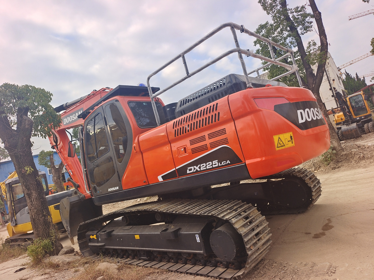 DOOSAN DX225 LCA DX 225 LC - 9C - Гусеничный экскаватор: фото 1 DOOSAN DX225 LCA DX 225 LC - 9C - Гусеничный экскаватор: фото 1