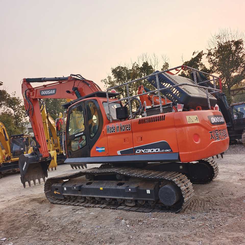 DOOSAN DX300LC-9C Doosan DX 300 LC - 9 C - Гусеничный экскаватор: фото 1 DOOSAN DX300LC-9C Doosan DX 300 LC - 9 C - Гусеничный экскаватор: фото 1